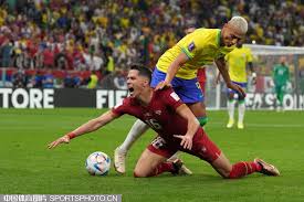 快船11场魔鬼赛程悬了？哈登一瘸一拐控诉，遭多尔特狠撞连锁反应爆发.